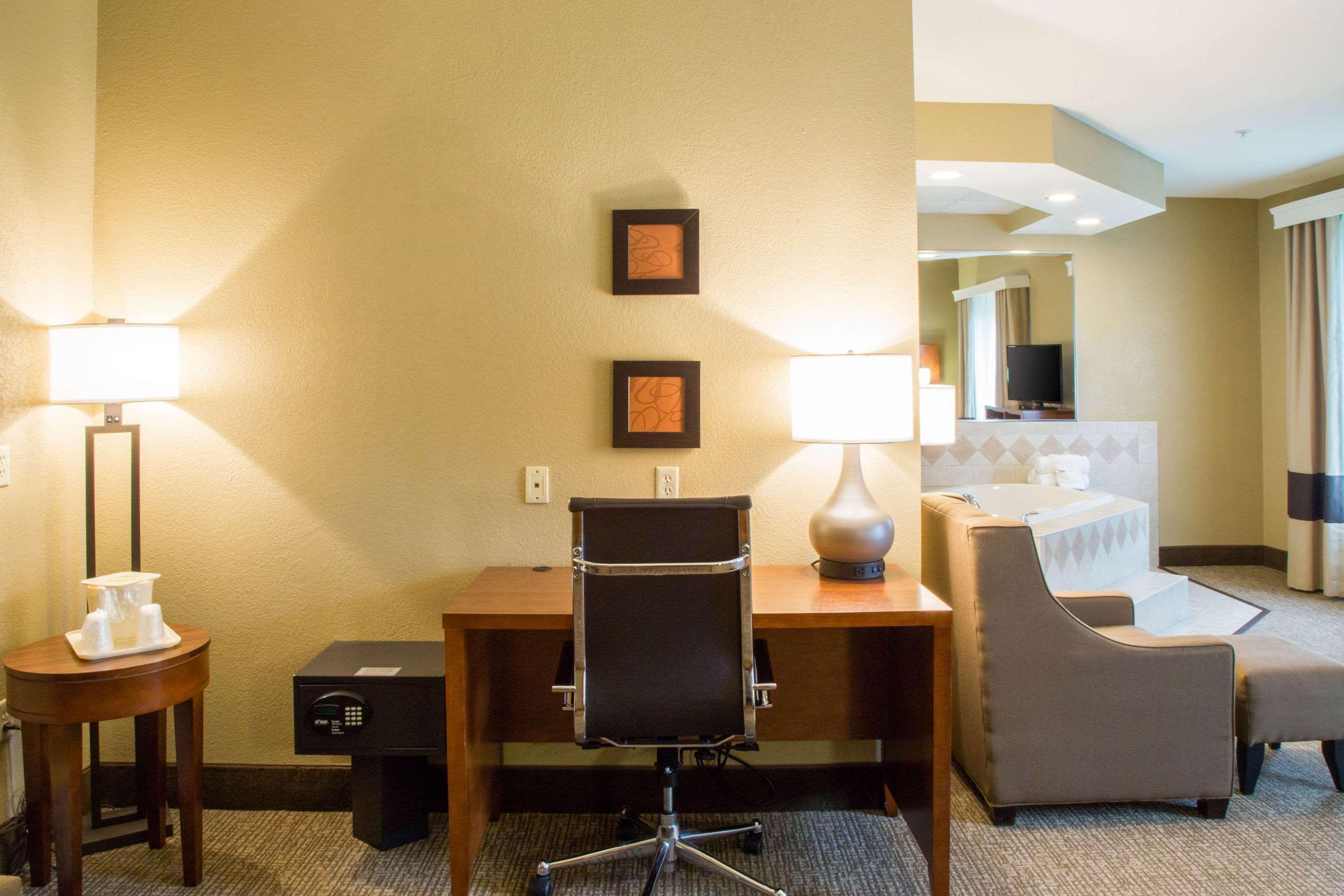 Comfort Suites Grand Rapids South Kentwood Extérieur photo